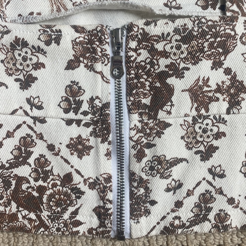 Missguided - Romantic Brown Co-Ord Porcelain Print Denim Crop Top - Picture 5 of 8